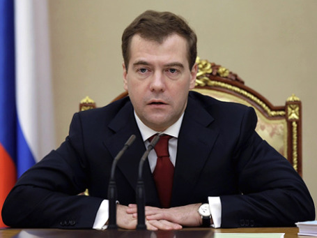 Дмитрий Медведев решил бороться с коррупцией кратными штрафами. Фото: РИА Новости