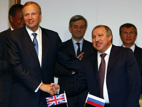 Генеральный директор ВР Боб Дадли и президент «Роснефти» Эдуард Худайнатов готовы заниматься разработкой шельфа в Арктике. Фото: АР