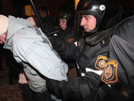 Белорусская оппозиция 19 декабря 2010 года устроила несанкционированную акцию протеста в Минске после объявления о победе на выборах действующего президента Александра Лукашенко. Фото: РИА Новости
