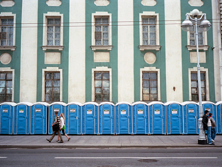 Сергей Собянин отменил распоряжение Лужкова о туалетах с рекламой. Фото: Gueorgui Tcherednitchenko/flickr.com