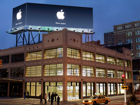 В последнем квартале прошлого года iPhone принес Apple 39% от 26,7 млрд выручки. Фото: apple.com