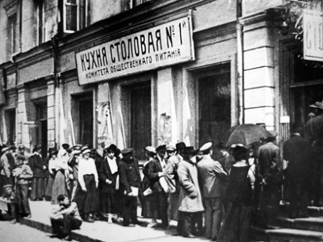 Люди, чьи фамилии замыкают алфавитные списки, быстрее ориентируются во время шопинга.  Фото: РИА Новости