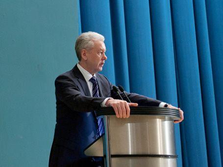 Сергей Собянин пообещал выделить деньги на социалку и проконтролировать их расходование. Фото: РИА Новости