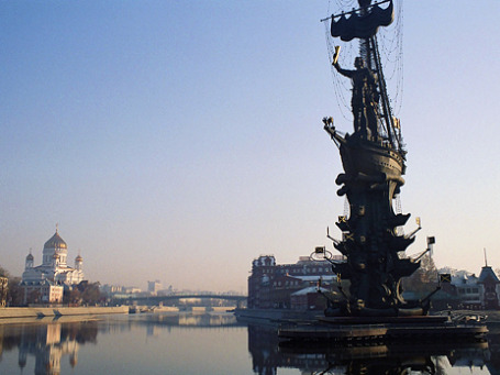 Памятник Петру Первому работы Зураба Церетели — не самая главная проблема Москвы. Фото: yeowatzup/flickr.com