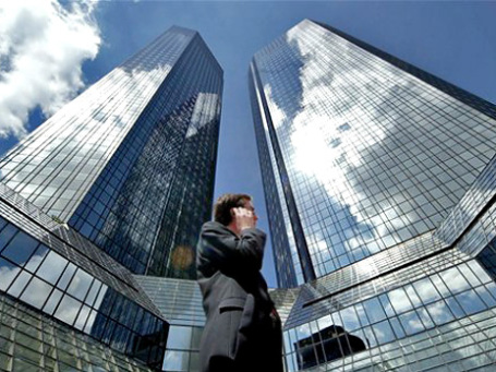 Обновленные башни Deutsche Bank во Франкфурте остряки нарекли «Дебит» и «Кредит». Фото: AP