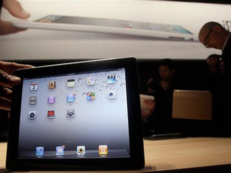 Как и первый iPad, новый планшет будет продаваться в 6 вариантах с различными объемами памяти (от 16 до 64 Гб), с поддержкой 3G или без таковой. Фото: АР