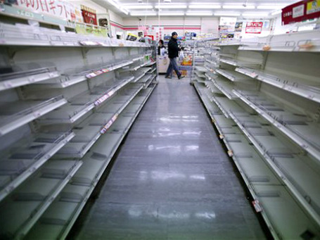 Так после 11 марта выглядят полки некоторых японских супермаркетов. Фото: AP