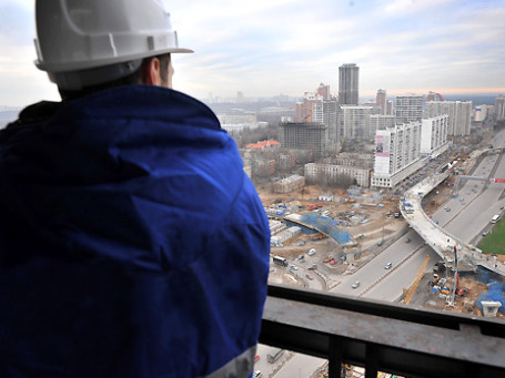 Мэрия Сеула приняла решение убрать устаревшие эстакады и переходы, поставив перед собой цель: создать транспортную систему, которая во главу угла ставит пешеходов, а не автомобили. Фото: Митя Алешковский/BFM.ru
