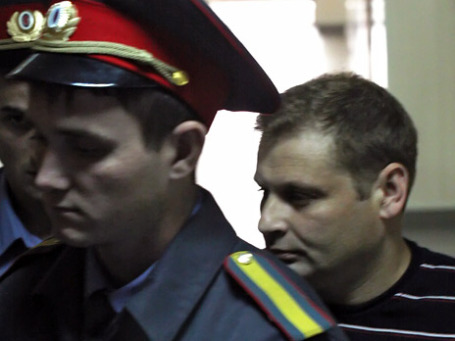 Бывший подполковник ГРУ снабжал потенциальных проституток краденными поддельными документами, в которых были переклеены фотографии. Фото: РИА Новости