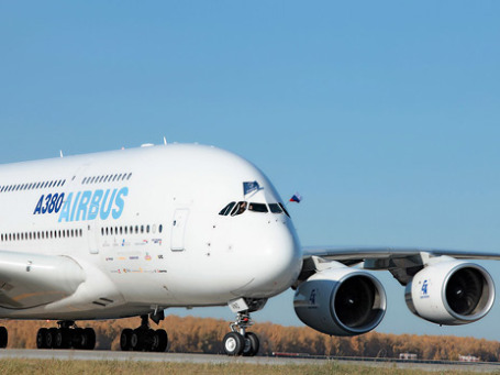 Airbus A380 против Boeing 747 - какой самолет лучше?