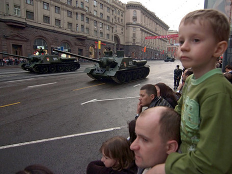 На репетициях парада войсковые подразделения и боевая техника трижды пройдут по улицам Москвы. Фото: РИА Новости