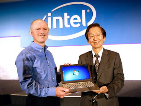 На проходящей в Тайване международной выставке Computex Intel анонсировала ультратонкие ноутбуки — Ultrabooks. Фото: AP