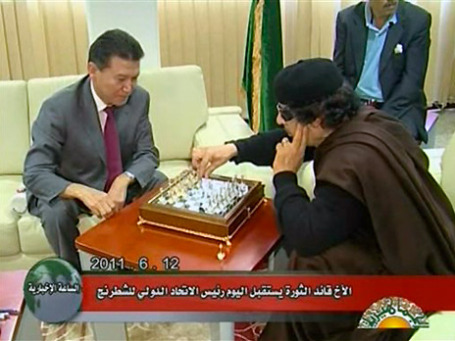 Ливийский гамбит Кирсана Илюмжинова. Фото: AP/Libyan State TV via APTN