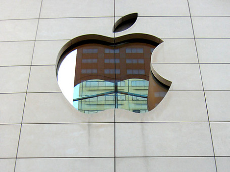 Компания Apple не предполагала, что продажи 3 квартала финансового года станут рекордными. Фото: bryan champ/flickr.com