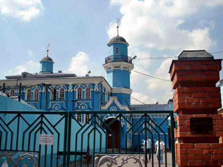 Расширение комплекса Соборной мечети на проспекте Мира разрешено властями города, но упирается в судебные разбирательства. Фото: religioved.ucoz.ru