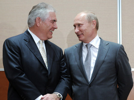 Владимир Путин в Сочи не скрывал от главы Exxon Рекса Тиллерсона удовольствия от заключения сделки между «Роснефтью» и американской компанией. Фото: РИА Новости