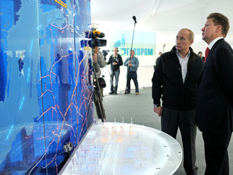 Премьер-министр Владимир Путин и глава «Газпрома» Алексей Миллер на компрессорной станции «Портовая» в районе Выборга. Фото: РИА Новости