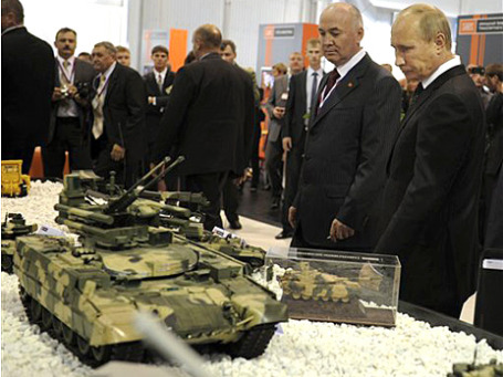 Reuters: Путин хочет и пушек, и масла. Фото: AP