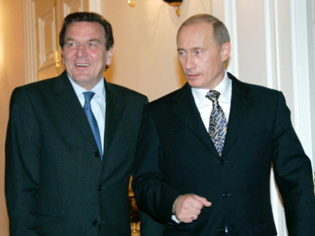 Владимир Путин и Герхард Шредер подписали соглашение о Nord Stream в 2005 году. Фото: РИА Новости