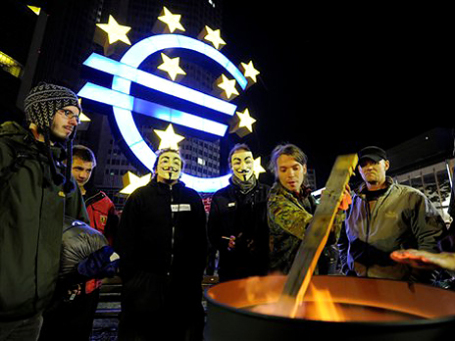 Участники движения Occupy Frankfurt перед зданием ЕЦБ. Фото: AP