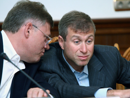 Председатель совета директоров Evraz Александр Абрамов и Роман Абрамович. Фото: РИА Новости