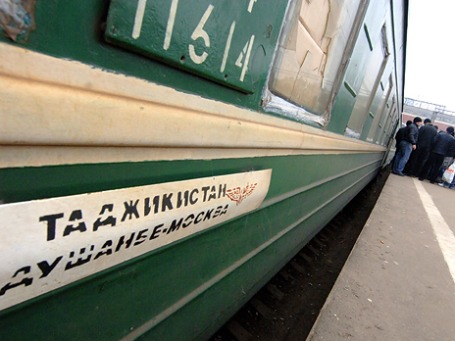 Поток гастарбайтеров из Таджикистана в Москву растет с каждым днем, несмотря на депортацию их земляков. Фото: ИТАР-ТАСС