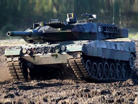 Такие танки Leopard 2 Германия поставляет в Саудовскую Аравию. Фото: AP