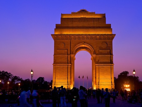 Арку «Ворота Индии» в Мумбае построили английские колонизаторы ровно сто лет назад. На фоне заката Европы бывшая колония выходит в число главных двигателей мировой экономики. Фото: Larry Johnson/flickr.com