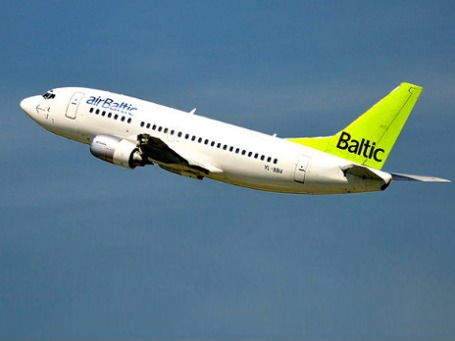 Вице-президент по корпоративным коммуникациям AirBaltic Янис Ванагс сообщил: компания получила предварительное подтверждение, что ей разрешат перевозить хоккеистов КХЛ на внутрироссийских рейсах. Фото: ponte1112/flickr.com