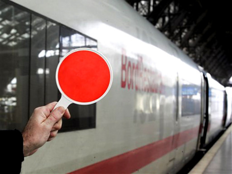 Deutsche Bahn — крупнейшая железнодорожная компания в мире — запретила работать на ноутбуках в вагонах-ресторанах. Фото: AP