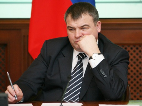 За минувший год глава Минобороны Анатолий Сердюков настроил против себя директоров предприятий ОПК. Фото: РИА Новости