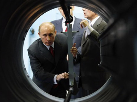 Владимиру Путину придется смотреть в будущее через прошлое. Фото: AP