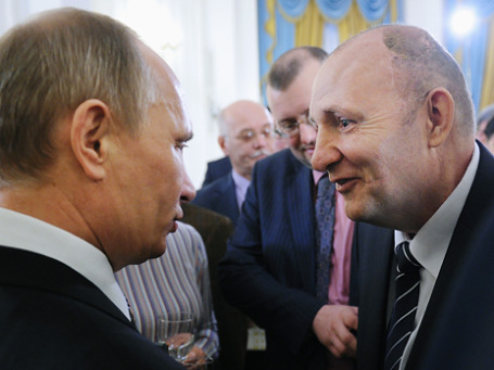 Михаил Бекетов и Владимир Путин после церемонии вручения премий правительства РФ 2011 года в области печатных средств массовой информации. Фото: ИТАР-ТАСС