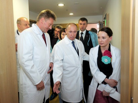 Чулпан Хаматова посетила вместе с Владимиром Путиным Федеральный научно-клинический центр детской гематологии, онкологии и иммунологии. Фото: РИА Новости