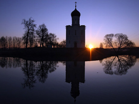 Выдающийся памятник зодчества владимиро-суздальской школы Церковь Покрова на Нерли. Фото: РИА Новости