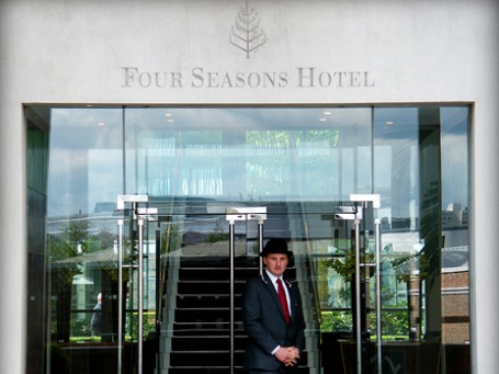Отель Four Seasons в Лондоне. Фото: UggBoyâ™¥UggGirl [ PHOTO // WORLD // TRAVEL ]/flickr.com
