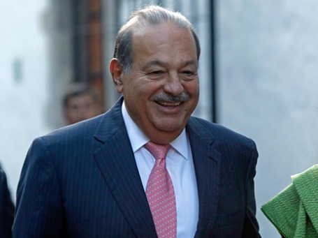 Обладатель состояния в 69 млрд долл. мексиканец Карлос Слим обходится без охраны, любит ходить по дому босиком и ездит на старой машине. Фото: AP