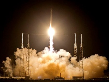 Старт частной ракеты Falcon 9 может ознаменовать собой передел мирового рынка космических пусков. Фото: АР