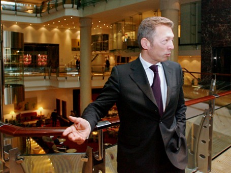 Истец, Аркадий Гайдамак, выступал на процессе по видеосвязи из Израиля. Фото: РИА Новости