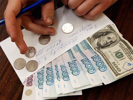 Депутаты Воронежского заксобрания предлагают ужесточить наказание для работодателей за выплату зарплат сотрудникам без отражения в бухгалтерском или налоговом учете. Фото: ИТАР-ТАСС