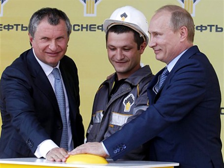 Глава «Роснефти» Игорь Сечин получил очередное назначение — ответственным секретарем президентской комиссии по стратегическому развитию ТЭКа и экологической безопасности. Фото: АР