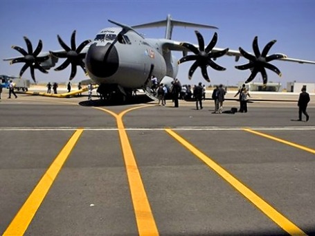 Военный Airbus A400M, производства EADS. Фото: АР