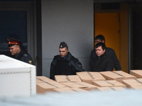 Помощник координатора «Левого фронта» Сергея Удальцова Константин Лебедев доставлен в Следственный комитет РФ. Фото: РИА Новости