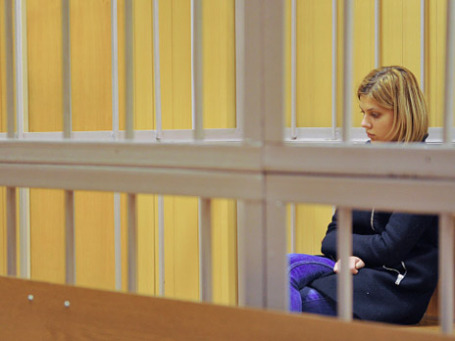 Студентка пятого курса Российского государственного гуманитарного университета Кристина Асафова в зале суда. Фото: РИА Новости