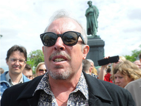 Музыкант Андрей Макаревич во время акции «Контрольная прогулка» на Пушкинской площади. Фото: РИА Новости