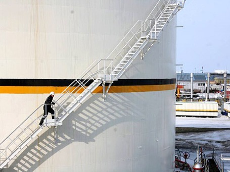 Рабочий компании «Роснефть» в городе Усинск, республика Коми.Фото: rosneft.ru