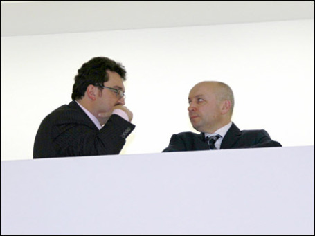 Советник президента-председателя правления ОАО «ВТБ» Александр Будберг и заместитель президента - председателя правления банка ОАО «ВТБ» Михаил Кожокин (слева направо). Фото: РИА Новости