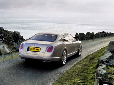 В полку Bentley прибыло: теперь есть и бронированное авто. Фото: mulsanne.bentleymotors.com