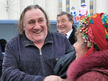 Французский актер Жерар Депардье в Саранске. Справа - глава Республики Мордовия Владимир Волков. Фото: РИА Новости