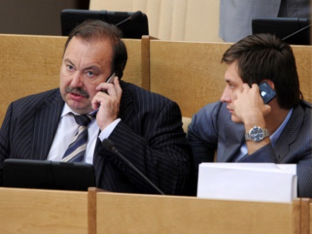 Бывший депутат от фракции «Справедливая Россия» Геннадий Гудков (слева) и его сын  Дмитрий Гудков . Фото: РИА Новости